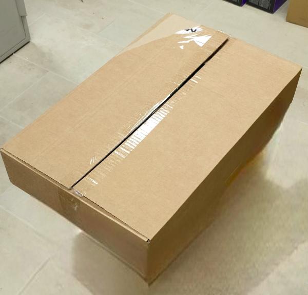 Pahvilaatikko kannettavan tietokoneen lähetykseen